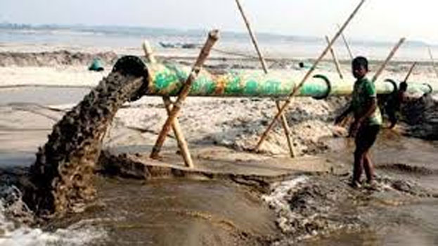 শিবালয়ে অবৈধ বালু উত্তোলনে সক্রিয় বাপ্পি বাহিনী’আতঙ্কে চরাঞ্চলের হাজারো মানুষ