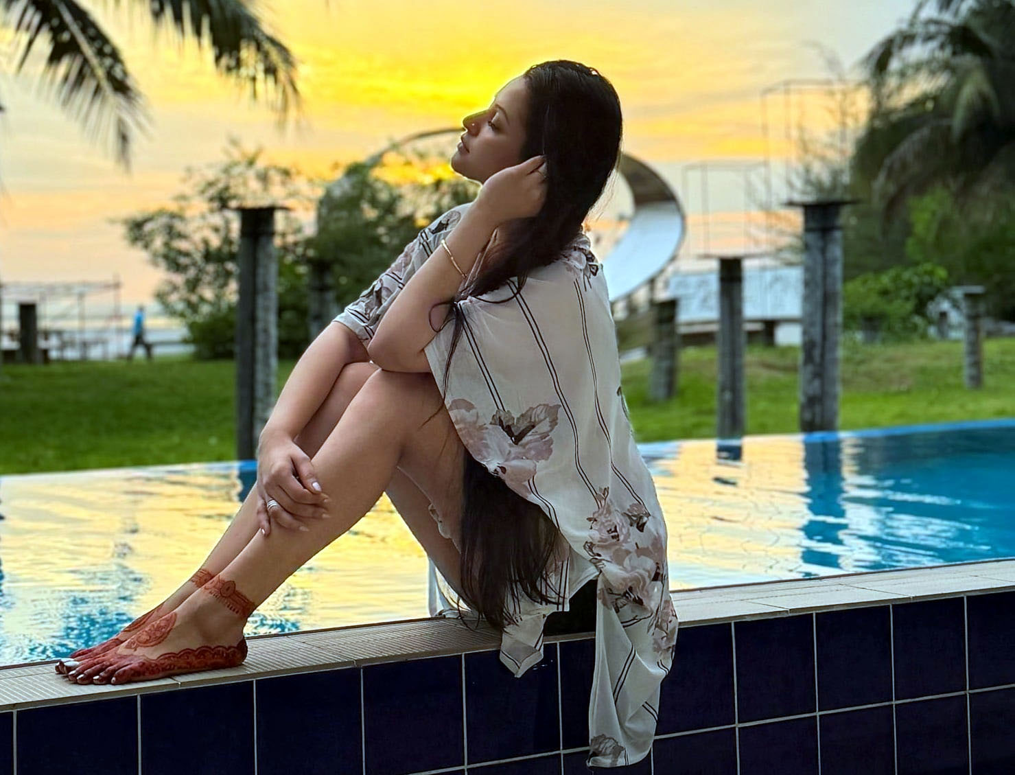 নতুন লুকে হাজির নায়িকা পরীমণি