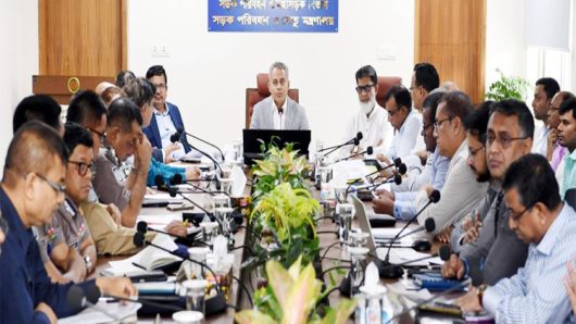 হাইওয়ে সড়কের উপরে বা পাশে কোনো গরুর হাট বসবে না : সড়ক পরিবহন মন্ত্রী