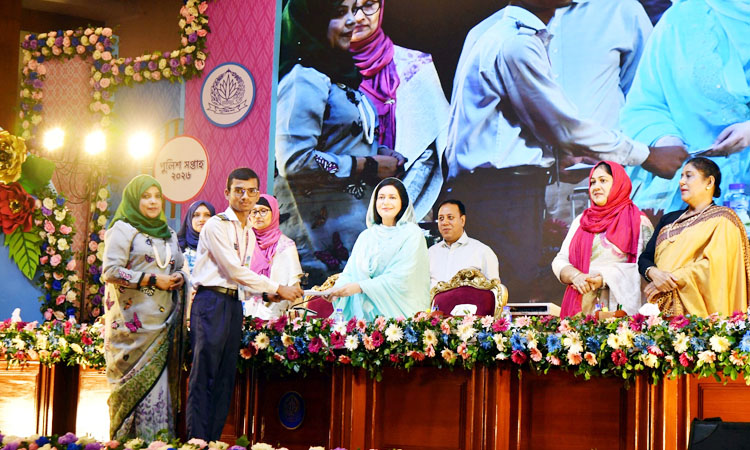 যোগ্যতার ভিত্তিতে নারী উদ্যোক্তাদের উৎসাহ দেওয়া দরকার : ডা. জুবাইদা রহমান