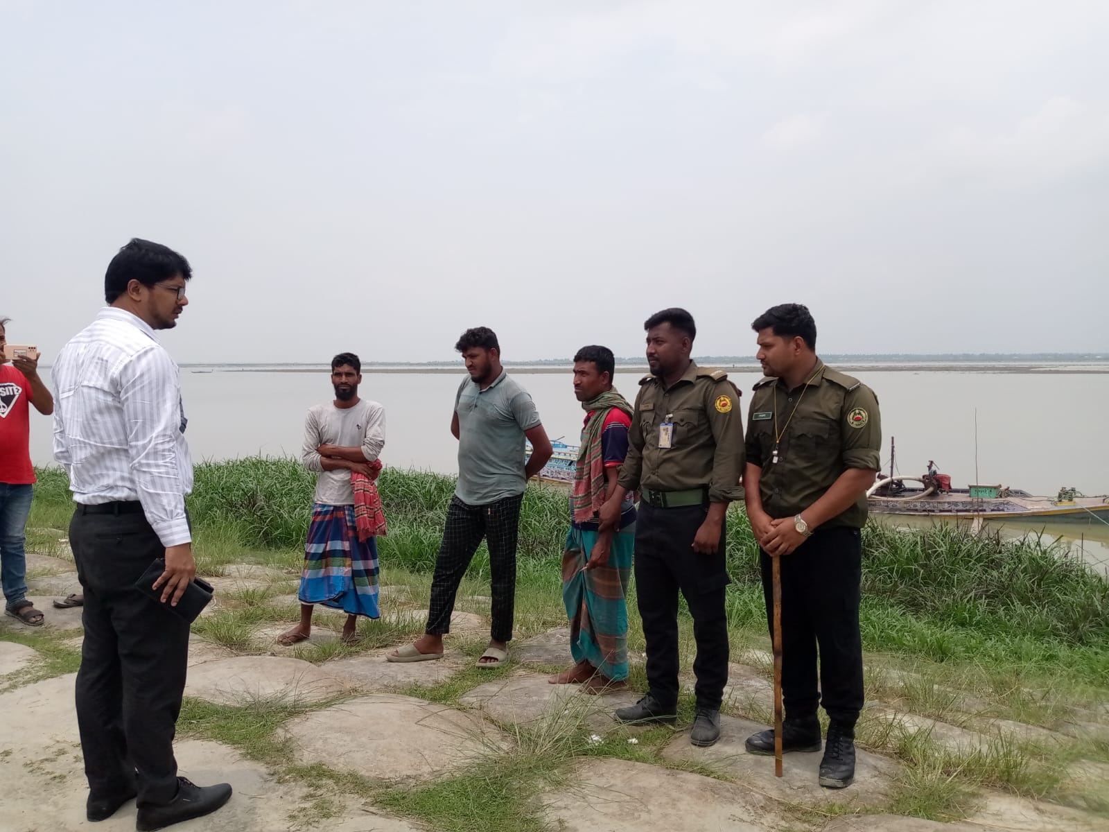 নাগরপুরে বালু মাফিয়াদের বিরুদ্ধে যৌথ অভিযান: জরিমানা, জেল, ডেজার ধ্বংস!