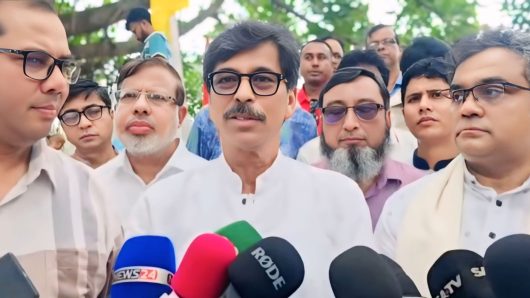 দেশে কোনো পশু সংকট নেই: সাভারে মন্ত্রী আমিন উর-রশিদ