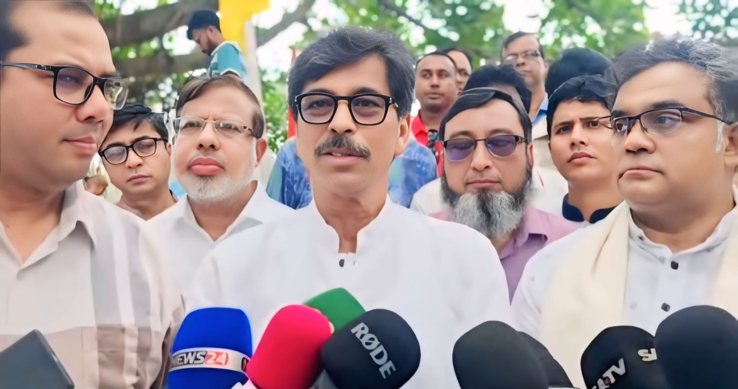 দেশে কোনো পশু সংকট নেই: সাভারে মন্ত্রী আমিন উর-রশিদ