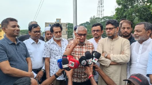 ‘বিদেশে চাকরির প্রলোভন দেখিয়ে যারা প্রতারণা করছে, তাদের বিরুদ্ধে সরকার ‘জিরো টলারেন্স’ নীতি গ্রহণ করেছে : আরিফুল হক