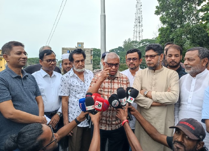 ‘বিদেশে চাকরির প্রলোভন দেখিয়ে যারা প্রতারণা করছে, তাদের বিরুদ্ধে সরকার ‘জিরো টলারেন্স’ নীতি গ্রহণ করেছে : আরিফুল হক