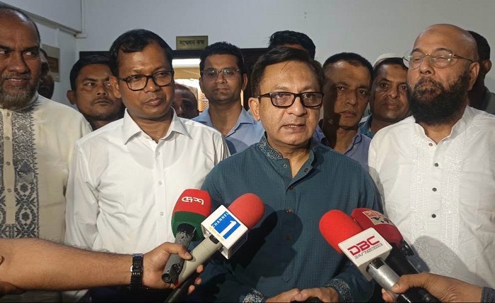 চামড়া শিল্পকে মাল্টি-বিলিয়ন ডলারের রপ্তানিখাতে পরিণত করাই সরকারের লক্ষ্য: খন্দকার মুক্তাদির