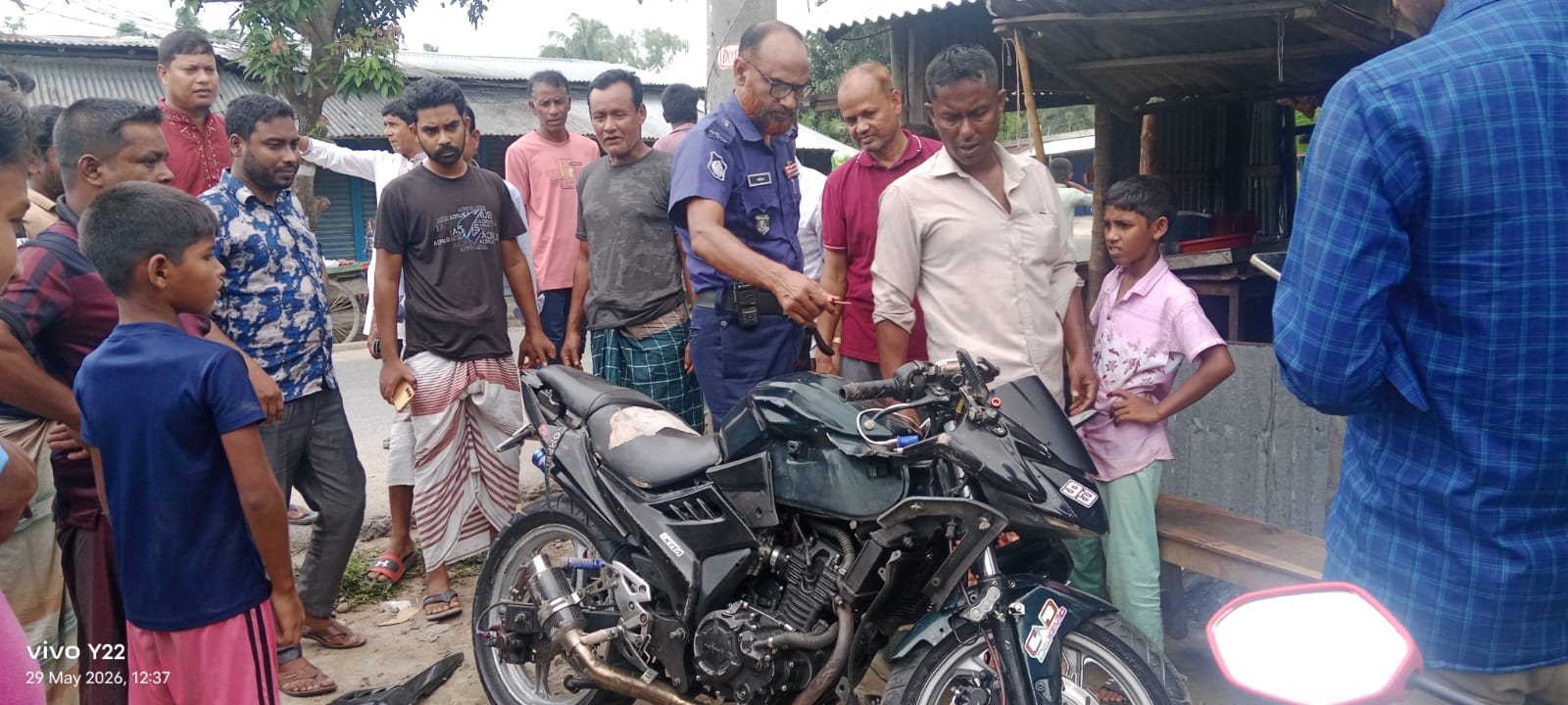 দুর্গাপুরে বেপরোয়া মোটরসাইকেলের ধাক্কায় বাবা-মেয়ে আহত