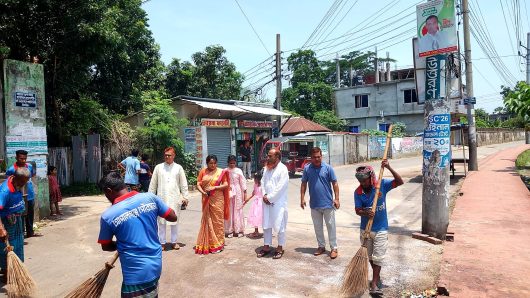 গোপালগঞ্জে ডিসি’র দিকনির্দেশনায় ও পৌর প্রশাসকের দূরদর্শিতায় ৮ ঘন্টায় কুরবানীর বর্জ্য অপসারণ করে প্রশংসায় ভাসছে প্রশাসন