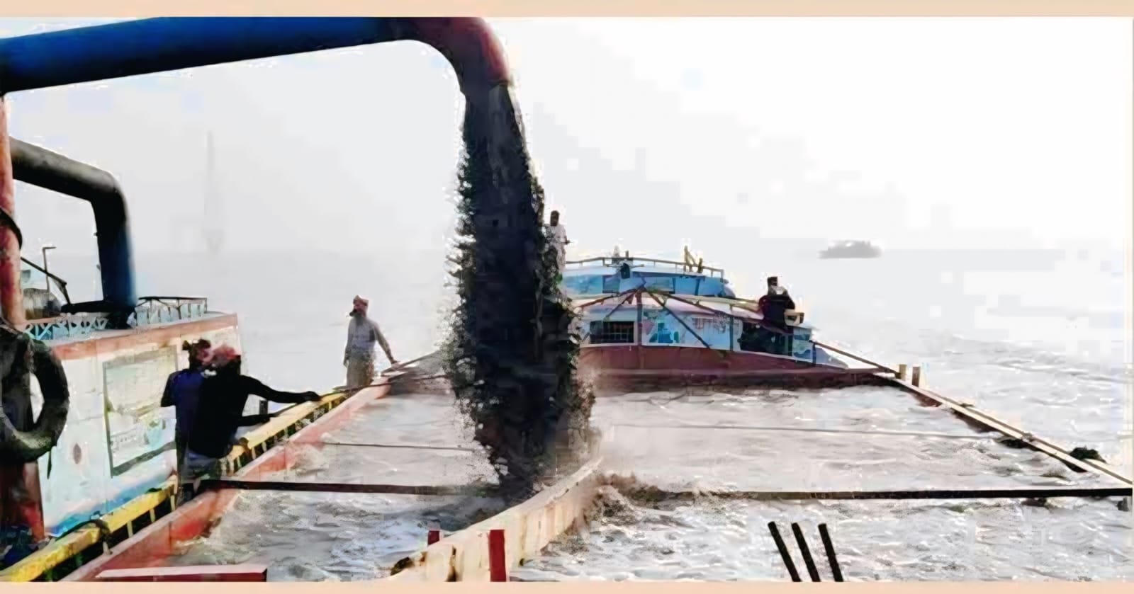 মানিকগঞ্জের শিবালয়ে অবৈধ বালু উত্তোলন,হুমকিতে বিদ্যুতের গ্রিড টাওয়ার
