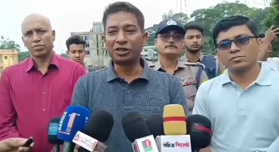 ​সিলেটে ঈদ ও পশুর হাটে নিশ্ছিদ্র নিরাপত্তা: ছুটি বাতিল, মাঠে থাকছে ৫০টি মোবাইল টিম : কমিশনার