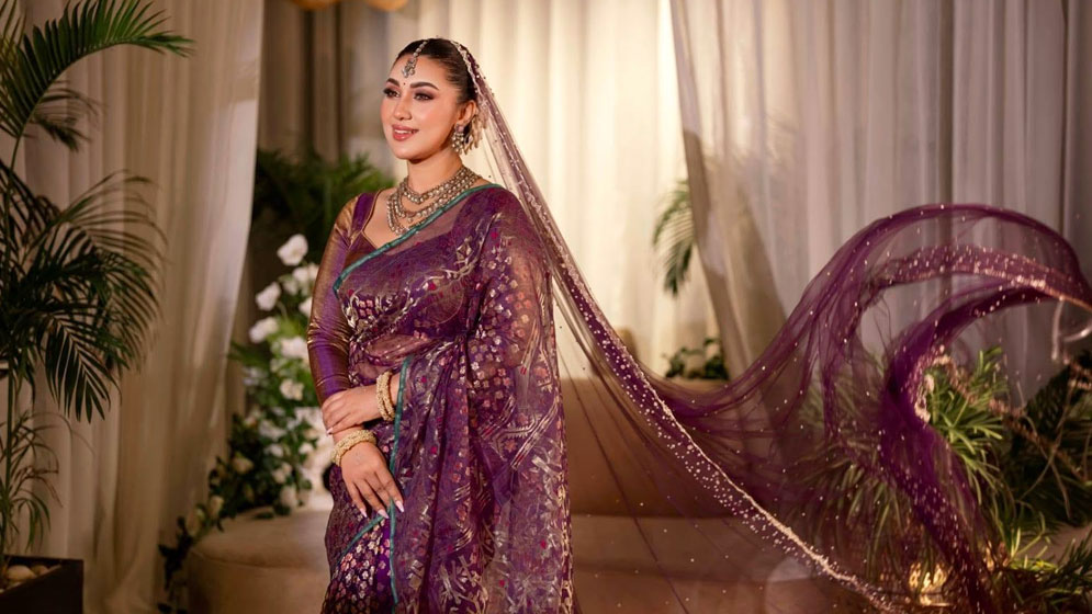 একগুচ্ছ ছবি ফেইনবুকে দিয়ে কি বার্তা দিলেন অপু বিশ্বাস