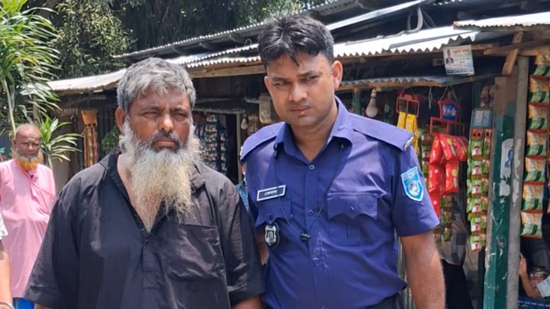লালমনিরহাটে ৭ বছরের শিশুকে ধর্ষণ, অভিযুক্ত ষাটোর্ধ্ব ভ্যানচালক গ্রেপ্তার