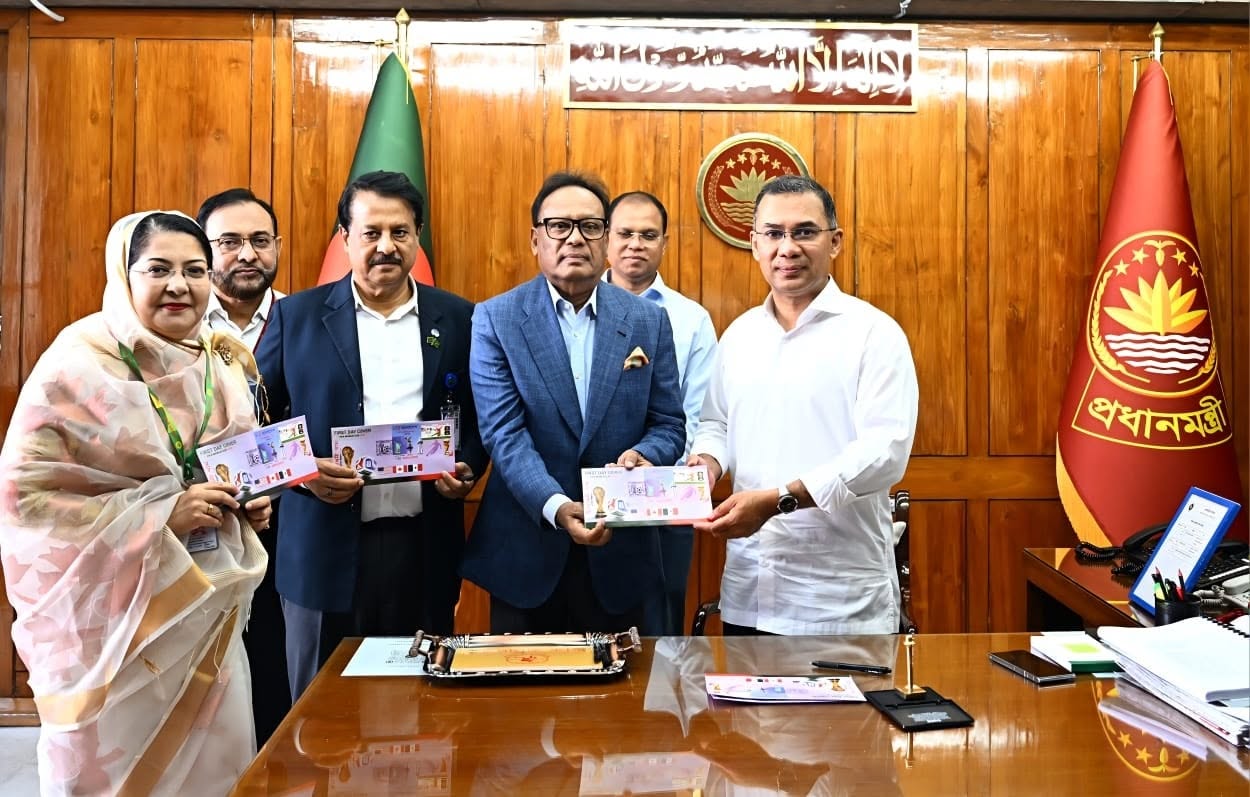 বিশ্বকাপ ফুটবল উপলক্ষে স্মারক ডাকটিকিট উন্মোচন প্রধানমন্ত্রীর