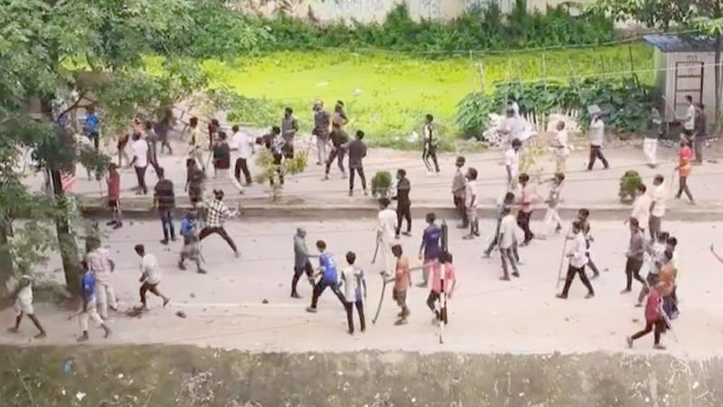 ব্রাহ্মণবাড়িয়ায হজ যাত্রীর লাগেজ হারানো নিয়ে দুই গ্রামবাসীর সংঘর্ষ